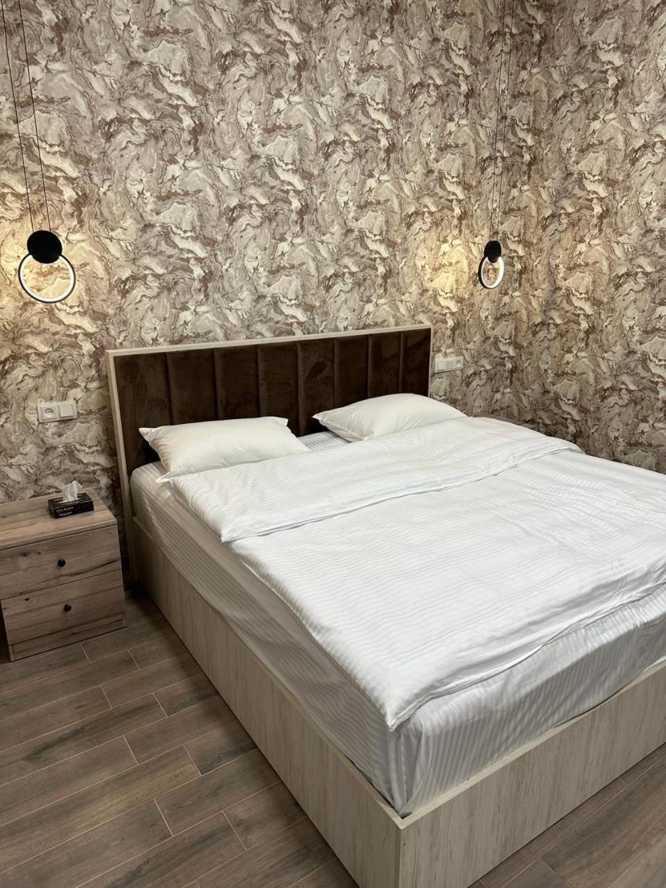 Lux Plaza Hotell P'arak'ar Eksteriør bilde