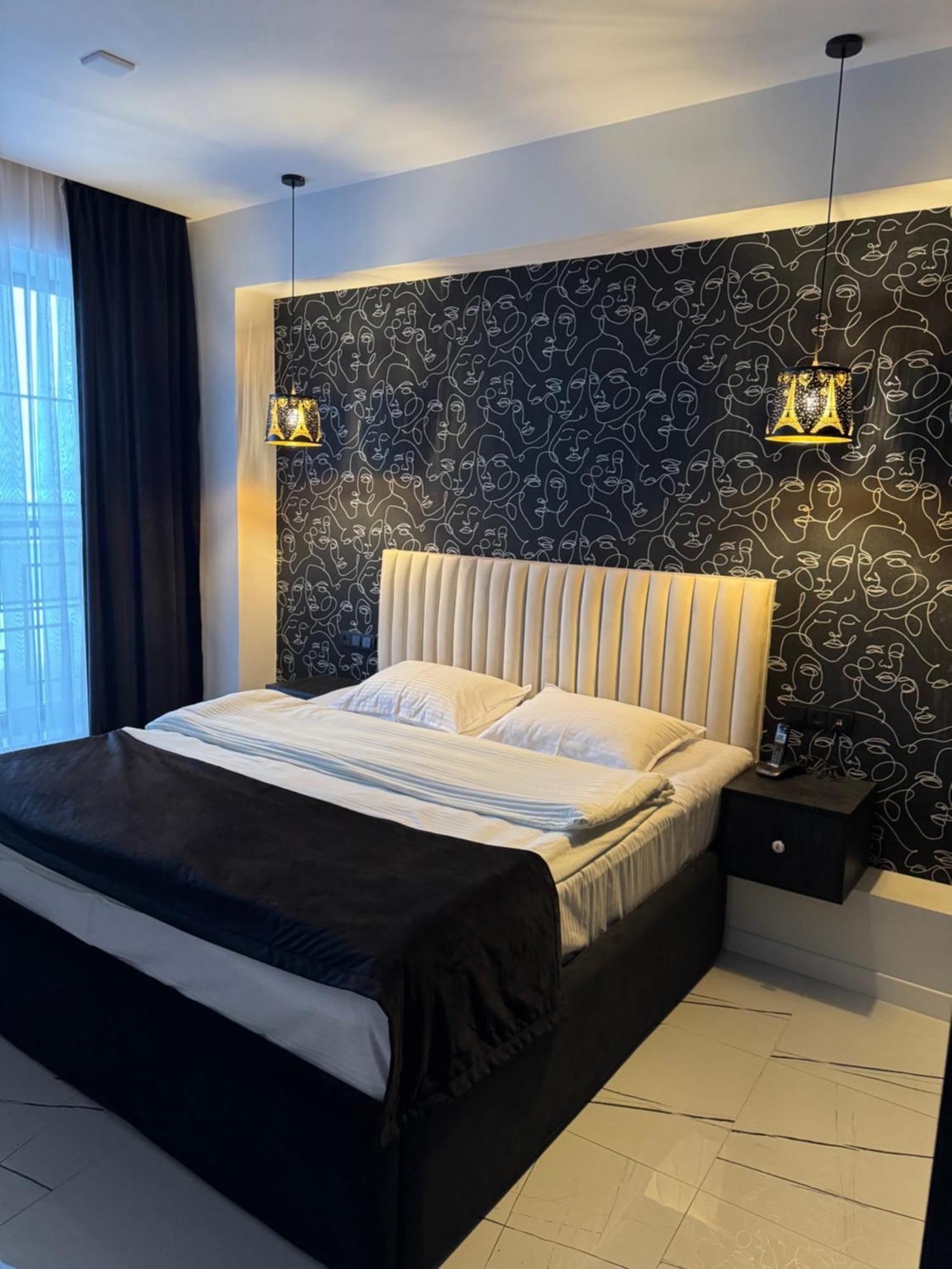 Lux Plaza Hotell P'arak'ar Eksteriør bilde