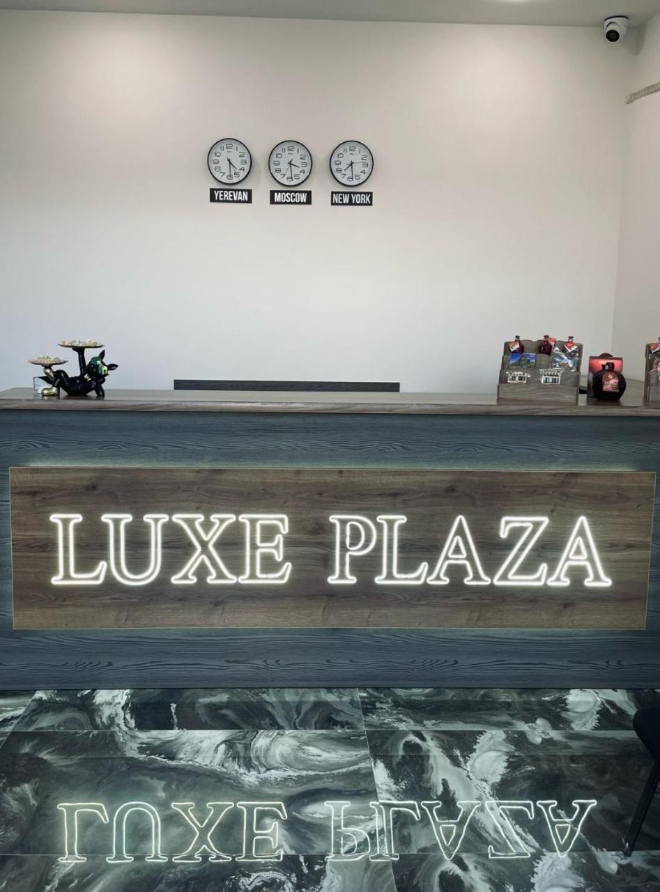 Lux Plaza Hotell P'arak'ar Eksteriør bilde